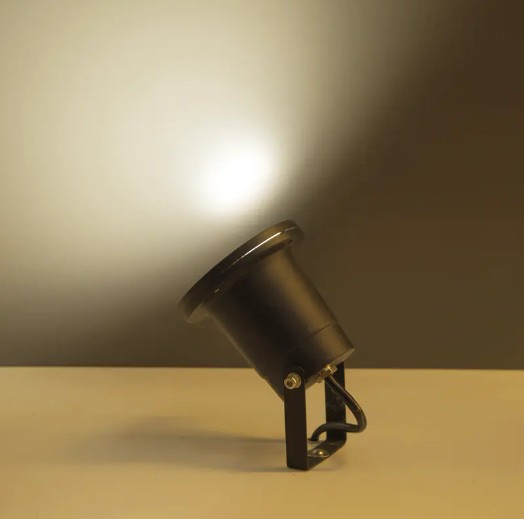 Wie kann ich sicherstellen, dass DL21010 Spot Light eine hohe Effizienz und Energieeinsparung erreicht?